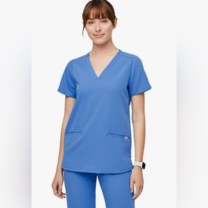 Figs Casma™ Three-Pocket Scrub Top in Capri Blue